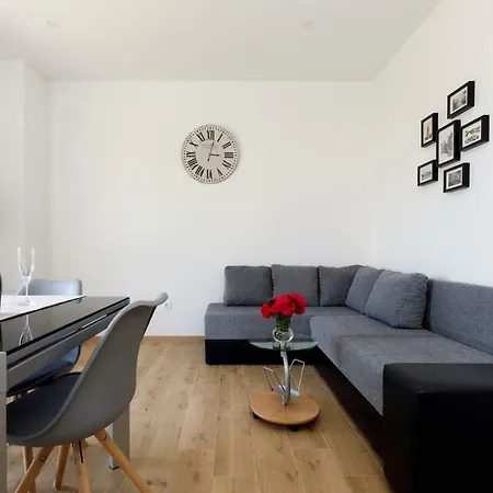 Lusani Apartman *