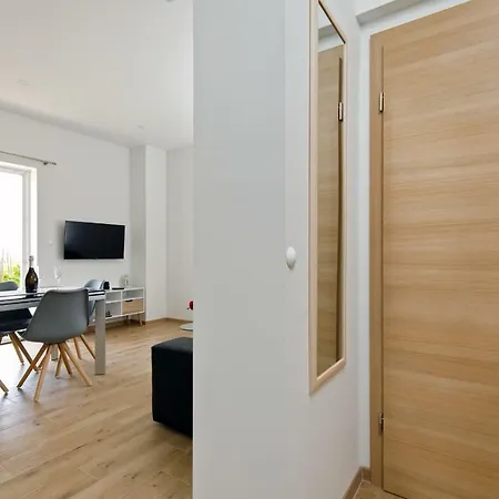 Lusani Apartman *