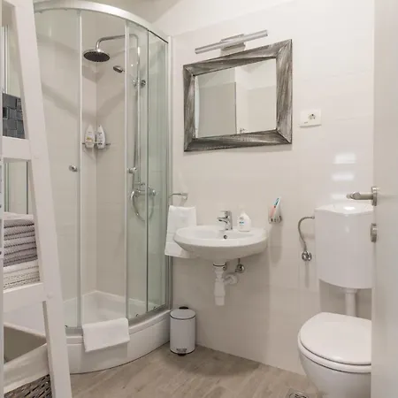 Lusani アパート スプリト